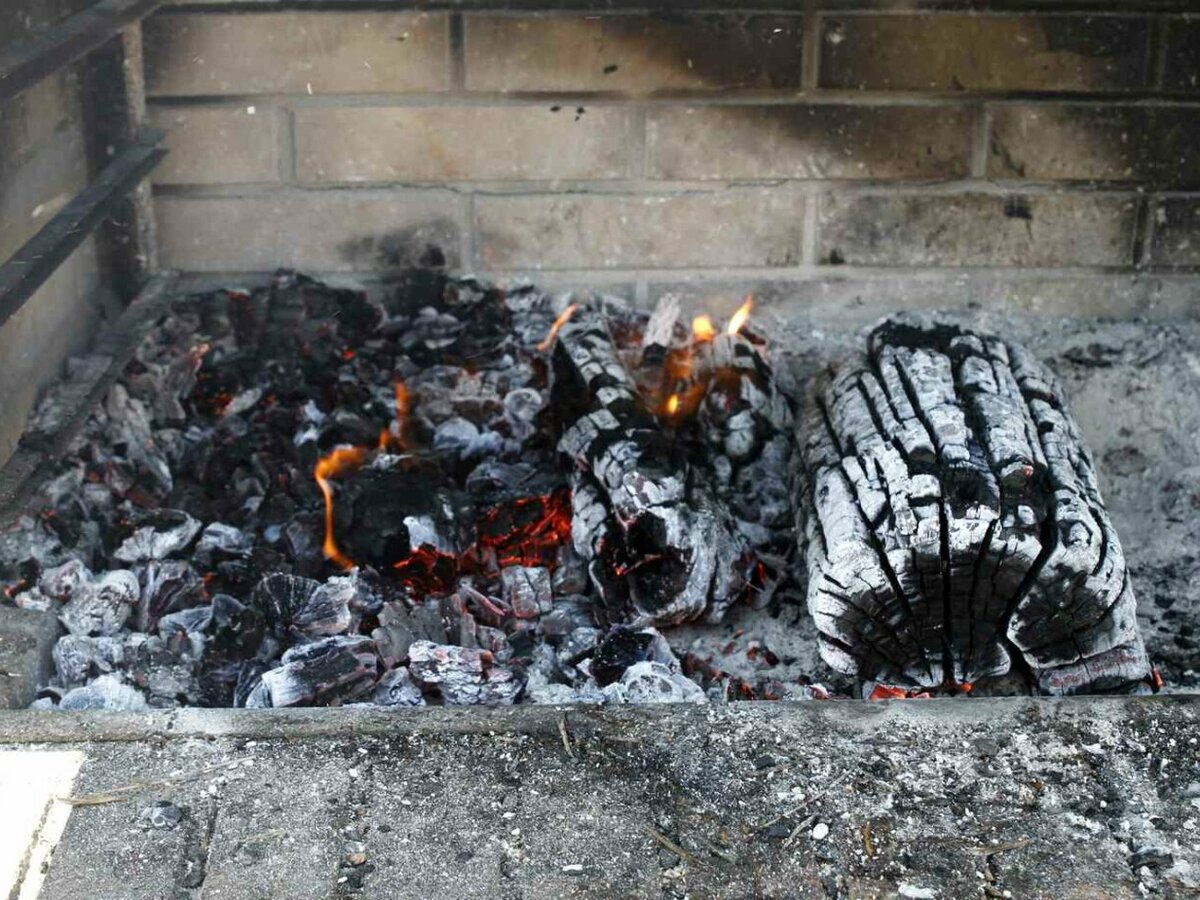 Pelenai: kaip saugiai tvarkyti šildymo sezono atliekas?
