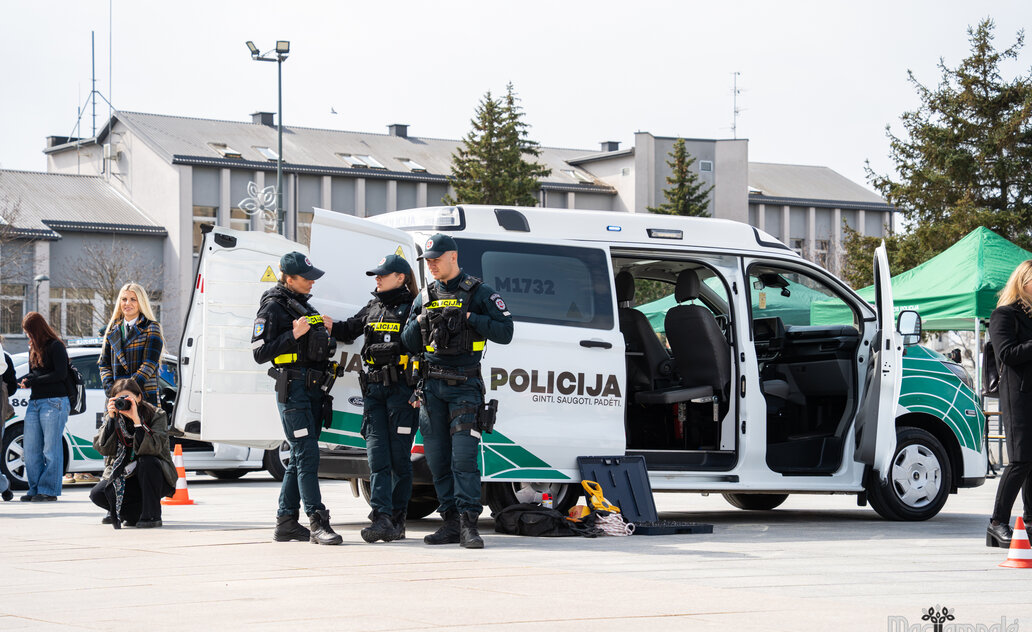 Policija be užkulisių: aikštėje – gyva profesijos pamoka