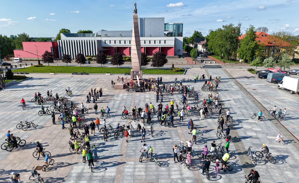 Šypsenos, pedalai ir vieninga kryptis – marijampoliečiai mynė už savo miestą