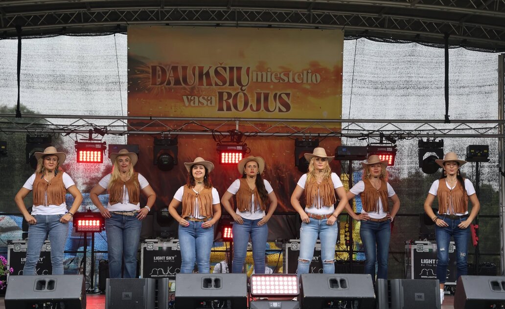 Muzikos, šypsenų ir bendrystės kupina nuaidėjo Daukšių miestelio šventė