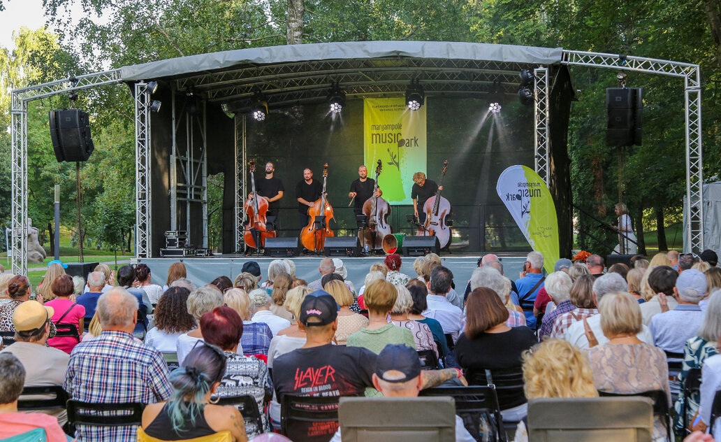 Suskambo „Marijampolė Music Park“ – prasidėjo muzikinė kelionė per (ne)standartą