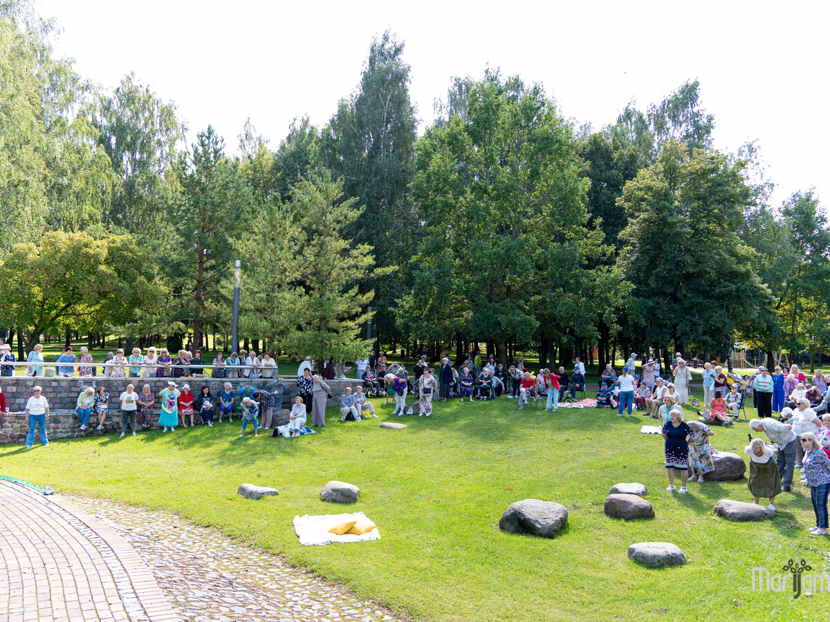 Senjorų piknike – daug šypsenų, muzikos ir nuoširdaus buvimo kartu