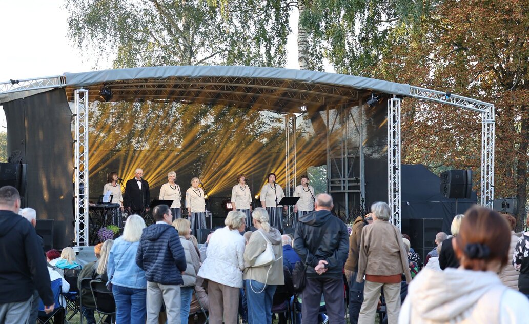 Šiltą rugsėjo vakarą Gavaltuvoje atsisveikinta su vasara