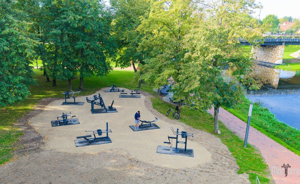 Išbandėte, pamėgote, todėl treniruokliai lieka: Rygiškių Jono parke – nauja vieta sportui