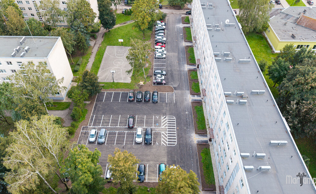 Marijampolėje aikštelių atnaujinimas juda pirmyn – atnaujintos dar 4 automobilių stovėjimo aikštelės