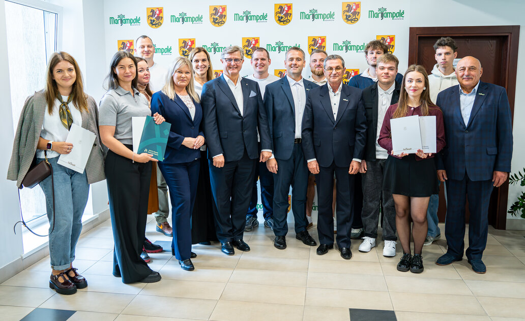 Unikali pedagogų pritraukimo iniciatyva Marijampolėje plečiasi – pasirašytos naujos sutartys su...