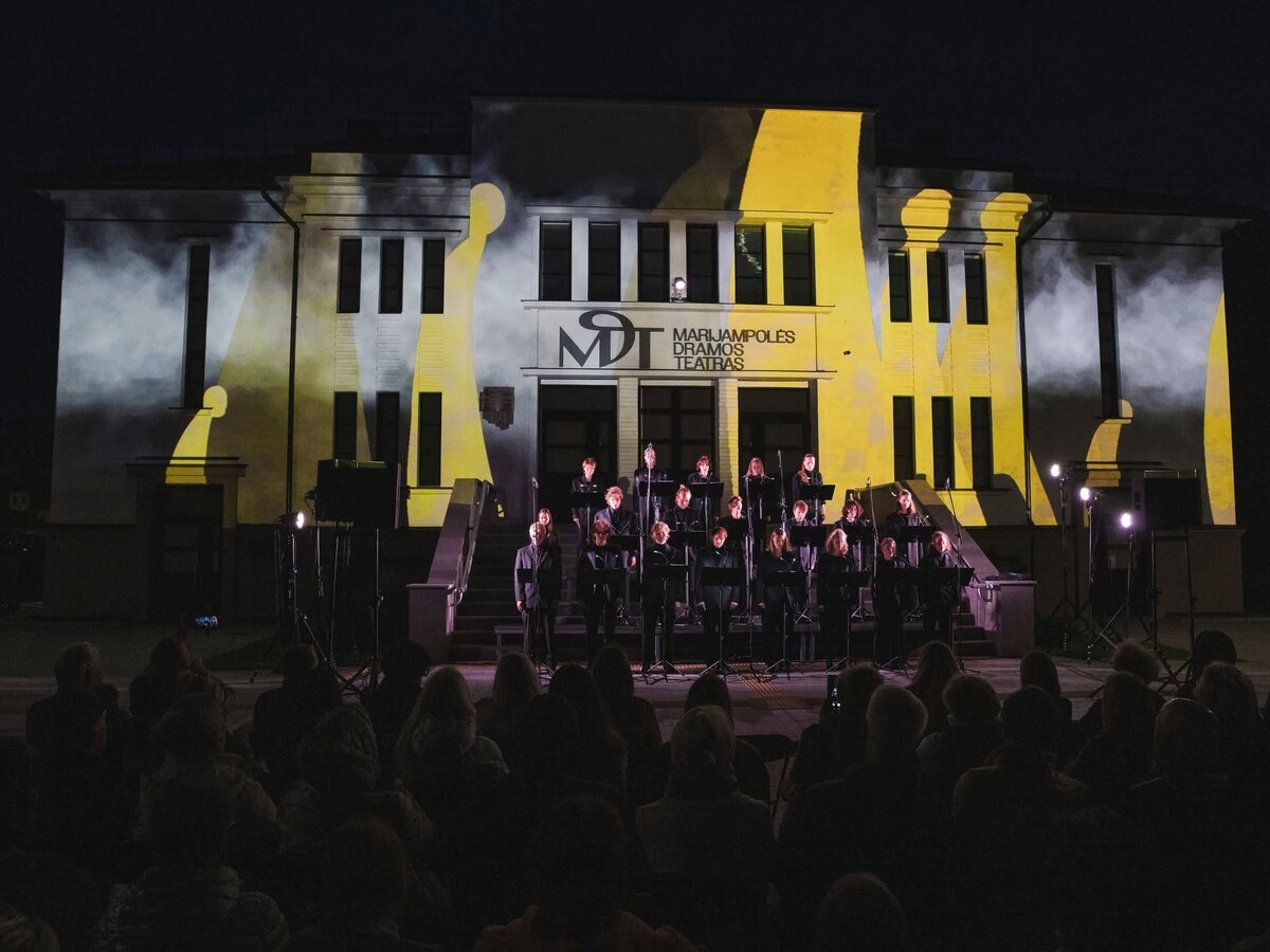 Įspūdingu reginiu Marijampolės dramos teatras pradėjo naująjį sezoną