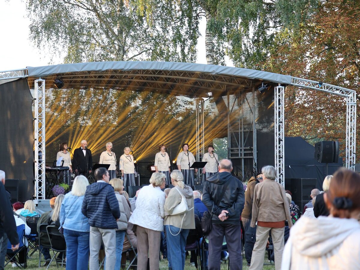 Šiltą rugsėjo vakarą Gavaltuvoje atsisveikinta su vasara