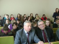 Rinkimų procedūras stebi LR Seimo narys Albinas Mitrulevičius ir Savivaldybės švietimo skyriaus vedėjas Vygantas Dilys